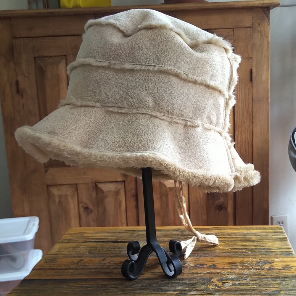 Winter bucket hat